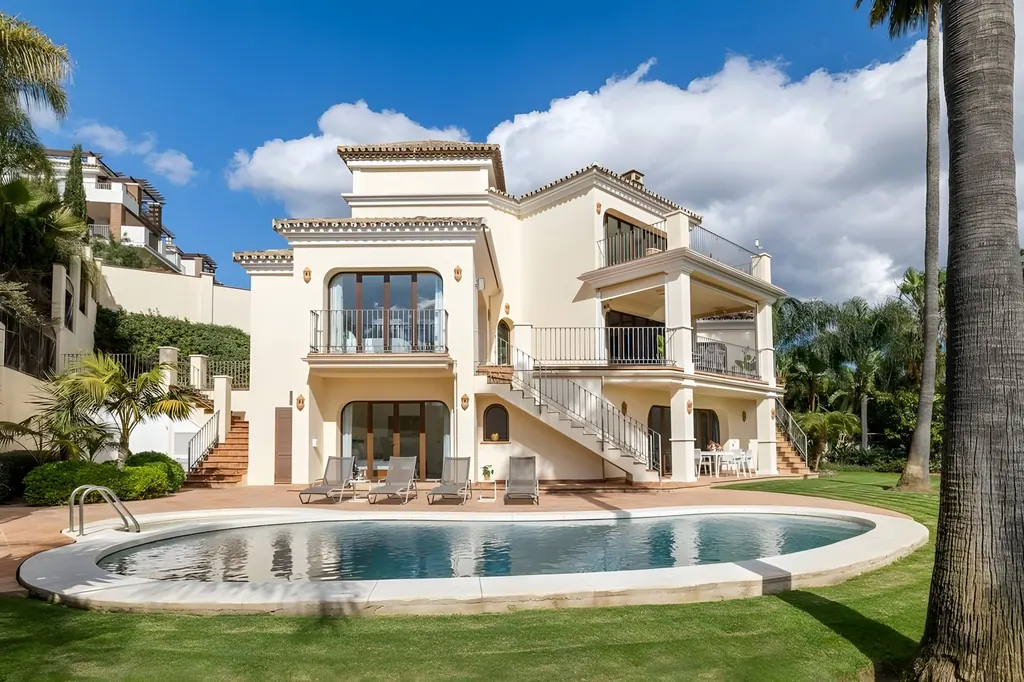 Villa los Arqueros Golf Villa de lujo con piscina y jardín en zona residencial exclusiva