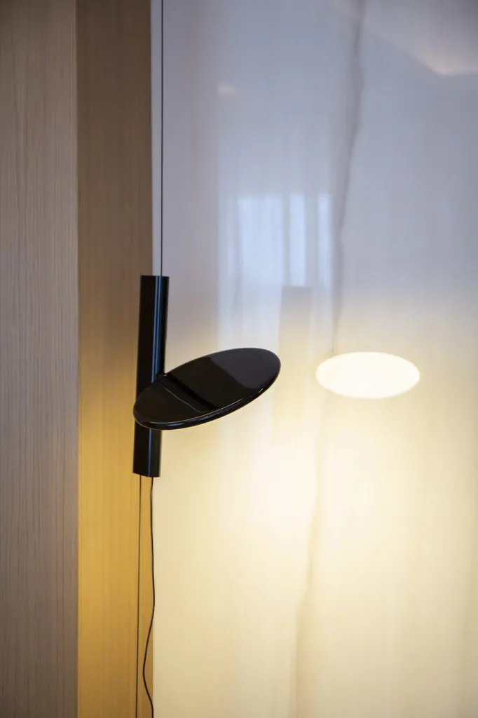 Málaga Towers Lámpara de pared moderna negra con luz cálida LED integrada